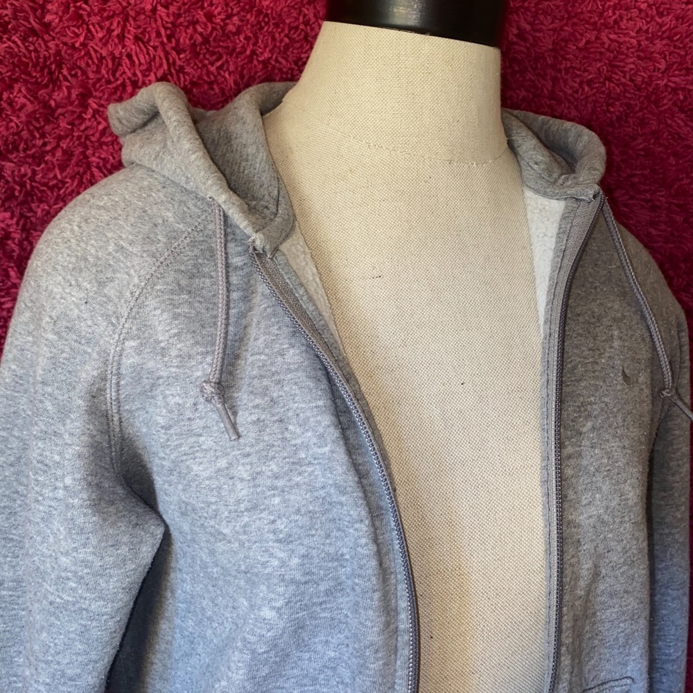 ★ Women’s grey Nike zip up hoodie★